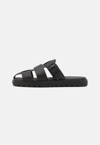 Mules - triple black