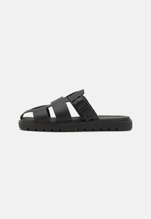 Mules - triple black