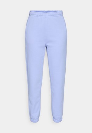 Lyseblå joggebukser i myk stoff, med elastisk midje og smalnette ermer. Ingen synlige mønstre eller detaljer i hardware.
