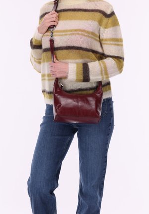 Burkely, MYRA 3WAY CROSSBODY BAG - Bolso de mano - red