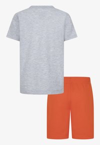 Jordan JUMBO JUMPMAN UNISEX SET Shorts team orange