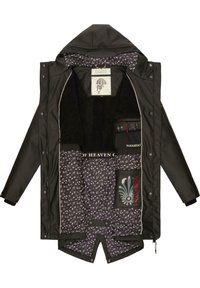 Veste extérieure noire avec une doublure intérieure douce présentant un motif floral. Comprend une capuche, des poches et des détails de marque.