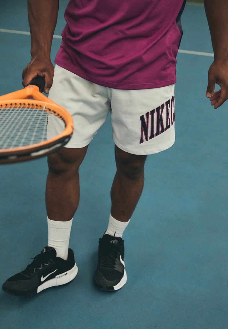 Nike Performance HERITAGE SHORT - Calções desportivos - white/black/hot fuchsia