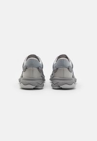 adidas Originals OZWEEGO - Tenisky - grey two/grey four/grey three