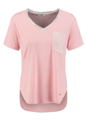 Morbida blusa rosa a maniche corte con scollo a V rifinito in pizzo bianco e taschino in pizzo bianco sul petto sinistro.