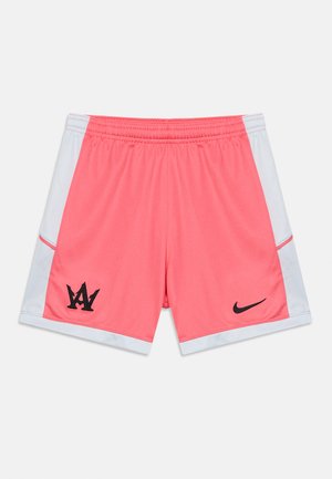 Koraalroze sportshorts met witte zijpanelen, zwart Nike-logo op het rechterbeen en zwart "WA"-embleem op het linkerbeen, met elastische tailleband.