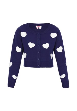 Tamno plava skraćena kardiganica od mekanog materijala, s bijelim pahuljastim uzorkom srca i odgovarajućim kopčanjem na dugmad.