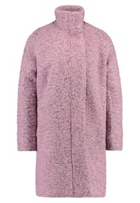 Long manteau en laine rose texturée avec col haut et fermeture avant dissimulée, présenté sur fond blanc.