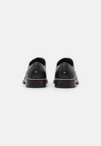 Tommy Hilfiger CORE SHOE - Derbies & Richelieus - black