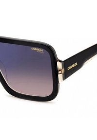 Ochelari de soare patru Black cu lentile gradient, logo-ul auriu "CARRERA", protecție UV și accente argintii pe ramă în zona balamalei.