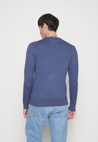 Tommy Hilfiger PIMA CREW NECK - Vesta - faded indigo