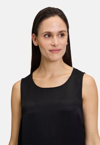 Betty & Co MIT RUNDHALSAUSSCHNITT - Day dress - schwarz