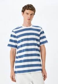 Koton STRIPED - Camiseta estampada - blue