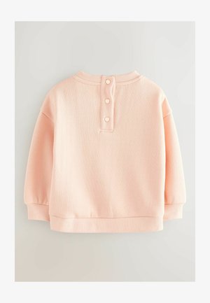 Sudadera de color rosa con cuello y puños acanalados, que presenta tres botones decorativos en la parte posterior. Tela suave y texturizada. Corte relajado.