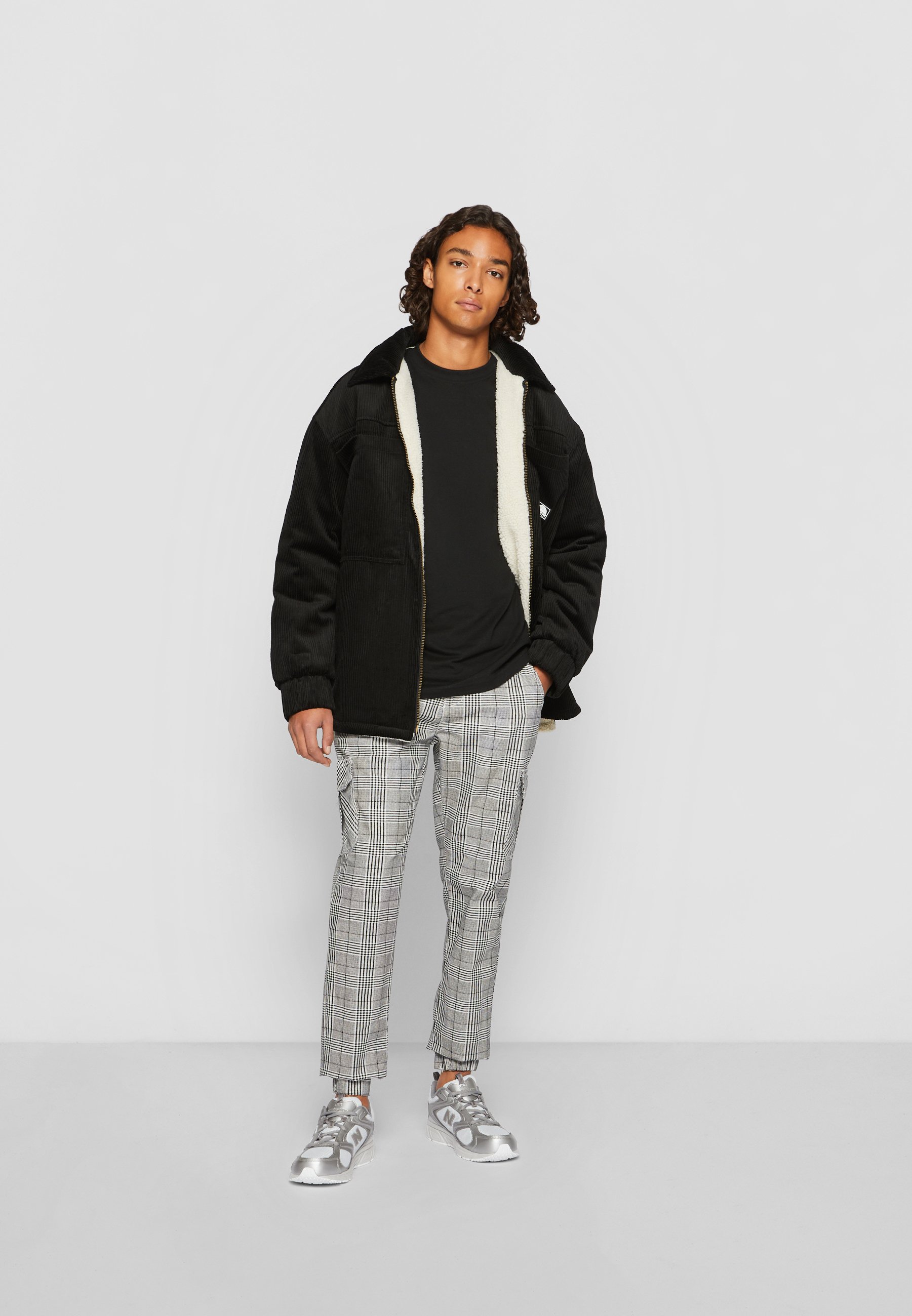 Urban Classics Herren Cargo Jogginghose – Glencheck Druck, Mid-Rise, Elastische Bündchen, Mit Cargotaschen