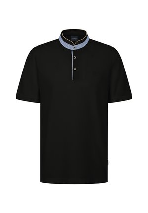 Schwarzes Polohemd mit einem kontrastierenden blauen Kragen, ausgestattet mit einer Drei-Knopf-Leiste und dezenten cremefarbenen Akzenten. Weicher Stoff.