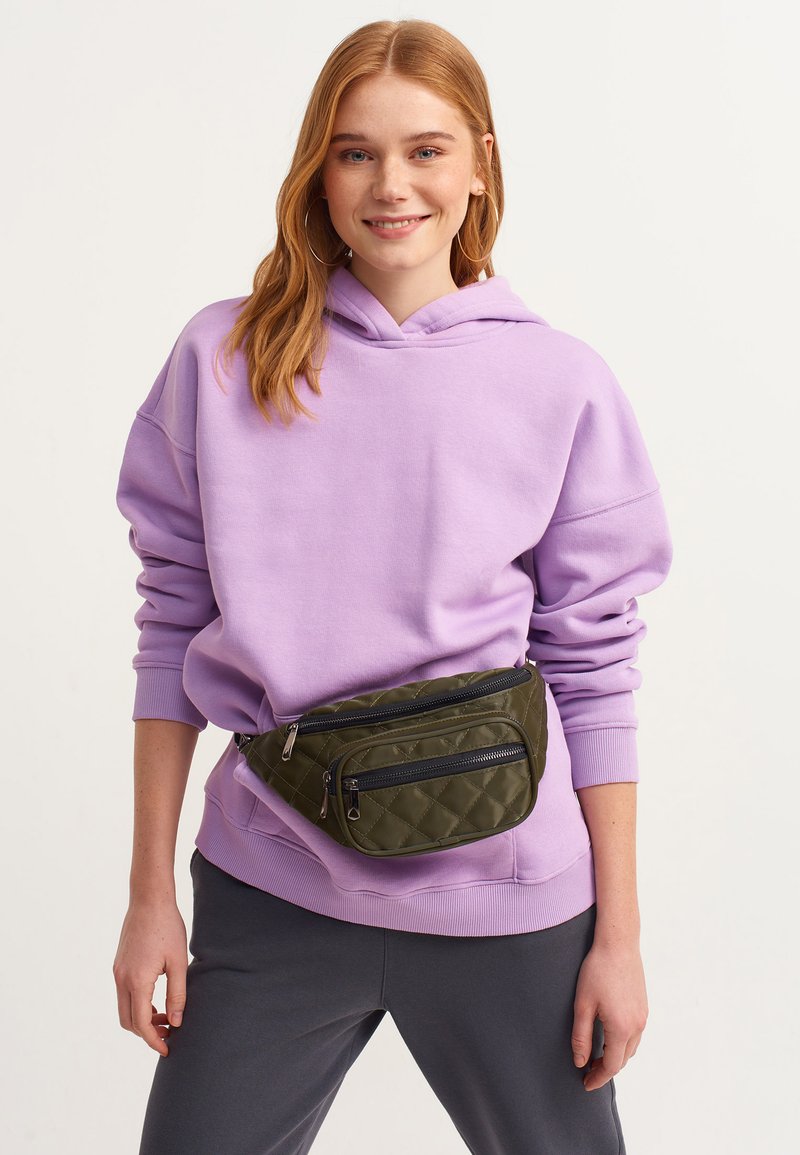 Damen Sweatshirts | OXXO MIT BESONDERS WEICHEM TRAGEKOMFORT Kapuzenpullover deep lilac/lila - EH34351 Damen Sweatshirts | OXXO MIT BESONDERS WEICHEM TRAGEKOMFORT Kapuzenpullover deep lilac/lila - EH34351