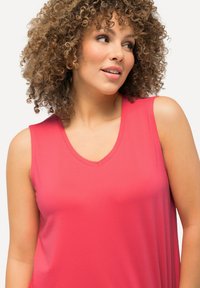 Ulla Popken ÄRMELLOS - Top - dark coral
