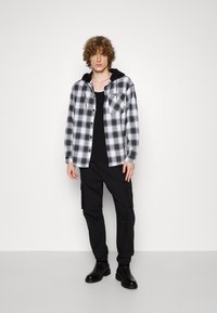 Redefined Rebel DALLAS SHIRT HOOD REGULAR FIT - Camisa - dark grey
