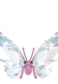 Figurita de mariposa de cristal con alas transparentes, cuerpo rosa y acentos azules. Presenta facetas afiladas y texturas suaves, reflejando la luz.