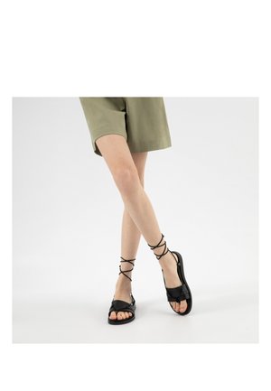 Wojas Sandály s odděleným palcem - black