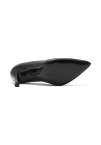 Scarpa nera con tacco alto, punta affilata e finitura lucida. Presenta un tacco sottile e una silhouette liscia e curvata.
