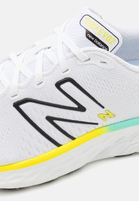 New Balance FRESH FOAM X EVOZ V3 - Zapatillas running asfalto - white