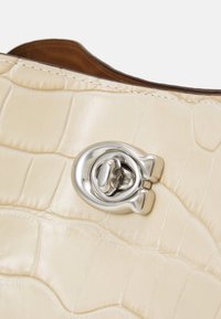 COACH EMBOSSED WILLOW SHOULDER BAG - Τσάντα χειρός - ivory