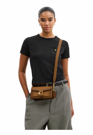 COACH, TABBY SHOULDER BAG 20 - Umhängetasche - honey brown