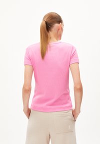ARMEDANGELS KARDAA - T-Shirt basic - raspberry pink