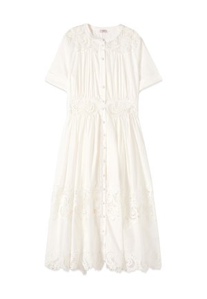 Abito midi bianco con maniche corte, apertura con bottoni sul davanti, dettagli in pizzo sul petto, in vita e sull'orlo, e scollatura arrotondata.