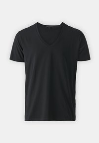 Tricou negru cu mânecă scurtă dintr-un material moale, având un gât în V și o textură simplă, netedă, fără modele sau accente.