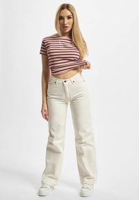 Karl Kani SMALL SIGNATURE TIGHT STRIPE - T-shirts med print - rose violet