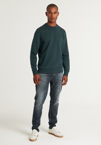 CHASIN' TOBY - Sportska majica - dark green
