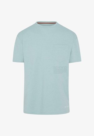 Gaiši zils īsām piedurknēm krekls no mīksta auduma. Tam ir krūšu kabata un smalks teksta elements priekšpusē. Apaļa kakla izgriezums.