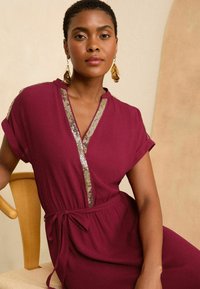 Love & Roses SEQUIN TRIM HANKY HEM SHORTS SLEEVE - REGULAR FIT - Vapaa-ajan mekko - red