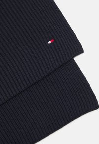 Tommy Hilfiger ESSENTIAL FLAG SCARF - Huivi - space blue