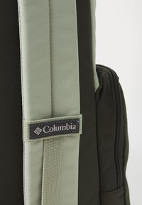 Columbia TRAIL TRAVELER™ 28L UNISEX - Hátizsák - safari/greenscape