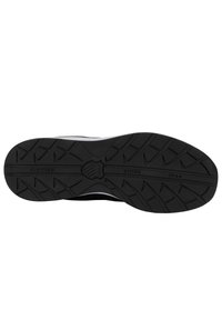 Čierna gumová podrážka s textúrovaným vzorom pre lepšiu priľnavosť, s logom "since 1966". Pevná konštrukcia navrhnutá na trvanlivosť.