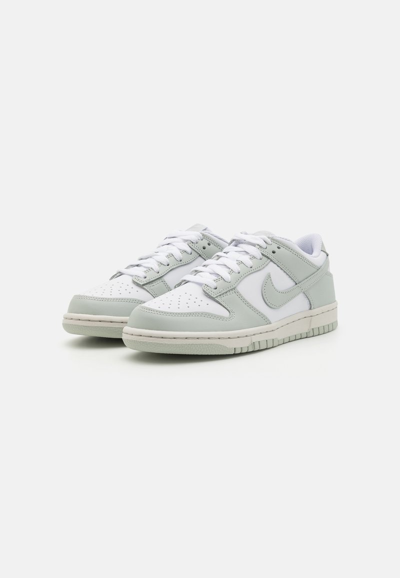 Nike Sportswear DUNK LOW UNISEX Sneakers basse white/light
