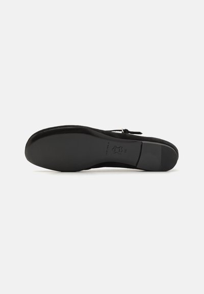 Semelle de chaussure en daim noir avec une forme arrondie. Surface texturée, matériau léger et un petit talon mettent en valeur le design.