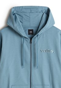 Modrá mikina na zip z měkké látky, s velkou kapucí, stahovacími šňůrkami a vyšitým logem "vans." na hrudi.