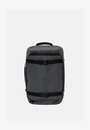 Mochila impermeable gris de diseño minimalista, con un asa superior, correas ajustables y un hebilla en la parte frontal para un cierre seguro.
