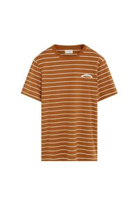 Camiseta de rayas marrones con líneas horizontales blancas, cuello redondo, mangas cortas, con un pequeño logo blanco en el lado izquierdo.