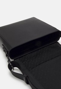 Tommy Hilfiger Skuldertasker - black