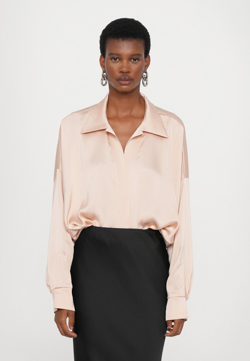 Norma Kamali - SUPER OVERSIZED SHIRT BODYSUIT - Skjortebluse - baby, Forstørre
