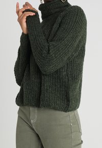 ONLY Stickad tröja - dark green