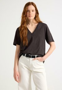 Lindex - WITH V-NECK - Basic T-shirt - dark brown Thumbnail Image 1