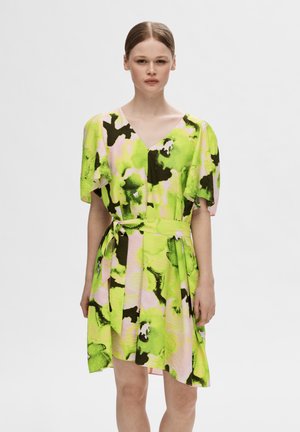 SLFHELINDA SHORT DRESS  - Day dress - lime green