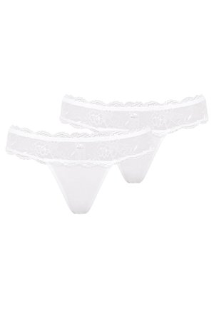 Ensemble de lingerie en dentelle blanche comprenant un string avec motif floral et bords festonnés. Tissu doux avec taille élastique et design à couverture minimale.